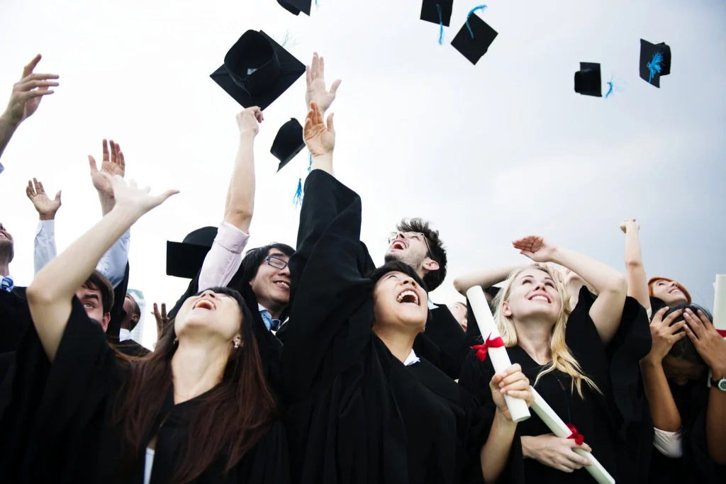 Tips Membuat CV Fresh Graduate Yang Menarik dan Benar